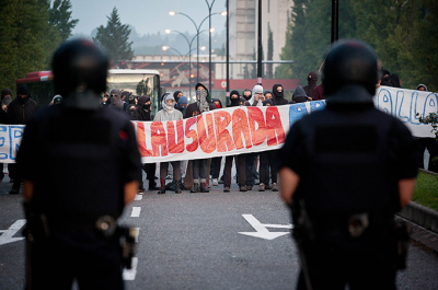 Els mossos han evitat que els estudiants de la UAB tallessin el trànsit de l'AP-7  ALBERT GARCIA